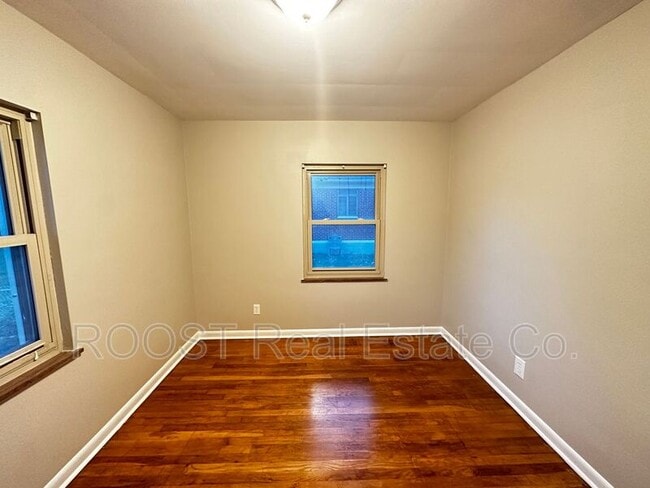 Building Photo - 1547 Garling Ave