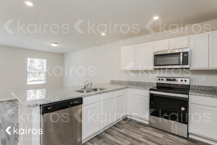 Building Photo - 832 Whispering Creek Ave