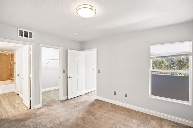 Building Photo - 3 Bed, 2 Bath -Gated- South West Las Vegas