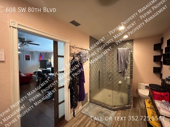 Building Photo - 608 SW 80th Blvd