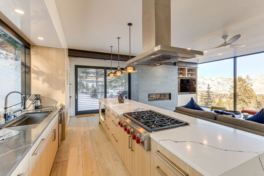 Building Photo - 875 Snow King Dr