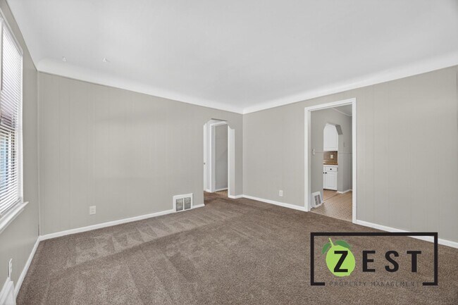 Building Photo - 8262 Rosemont Ave