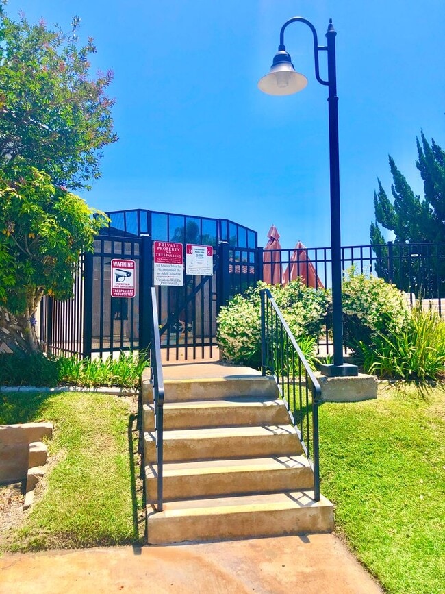Building Photo - Sweet Single-Story, Completely Detached, in the Picturesque Fallbrook Village HOA Community!