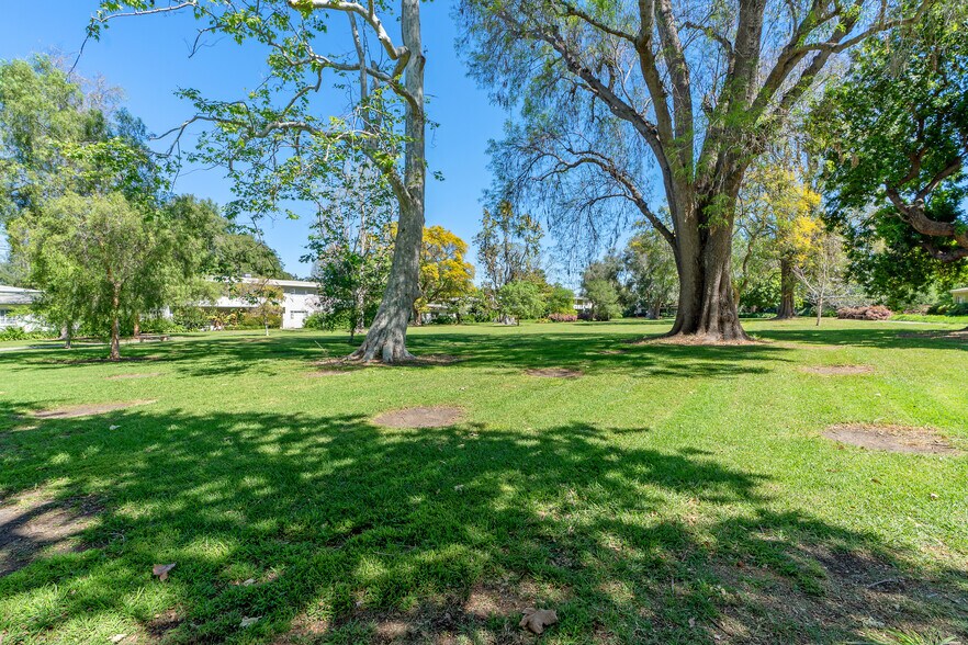 Building Photo - 5116 Village Grn