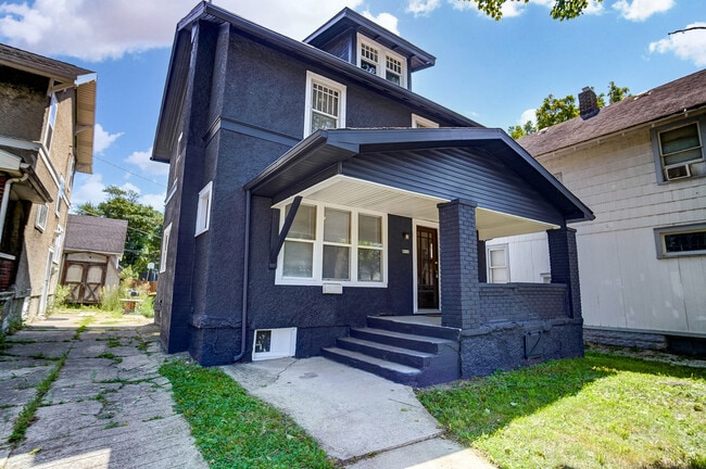 Building Photo - 2911 Broadway