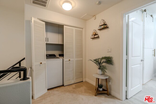 Building Photo - 7100 Playa Vista Dr