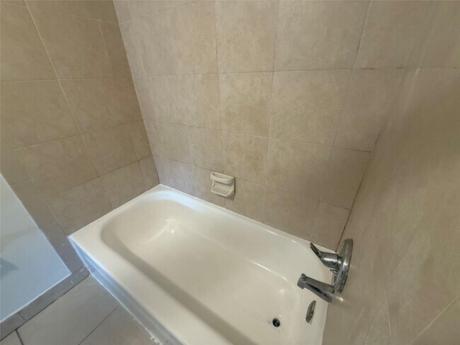 Building Photo - 7960 N Colony Cir