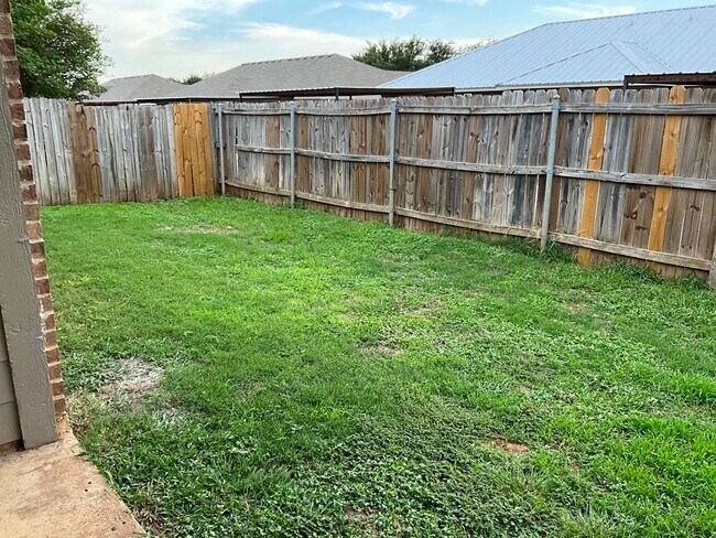 Building Photo - 10220 Lilac Ln