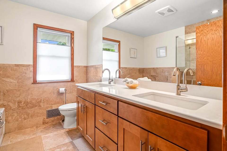 Building Photo - 4025 Chowen Ave S