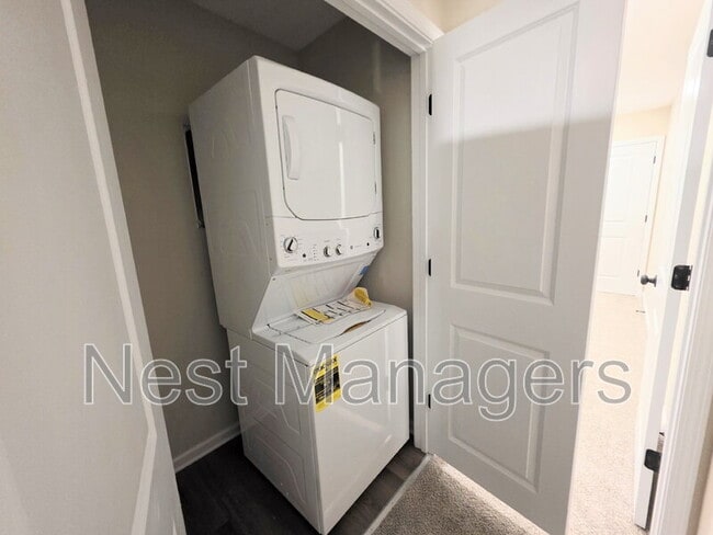 Building Photo - 1511 Fort Bragg Rd