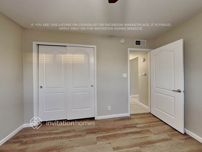 Building Photo - 2412 S Cottonwood Dr