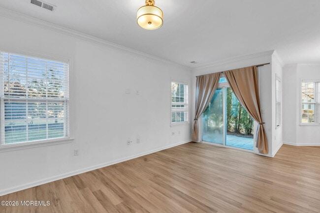 Building Photo - 40 Thistledown St