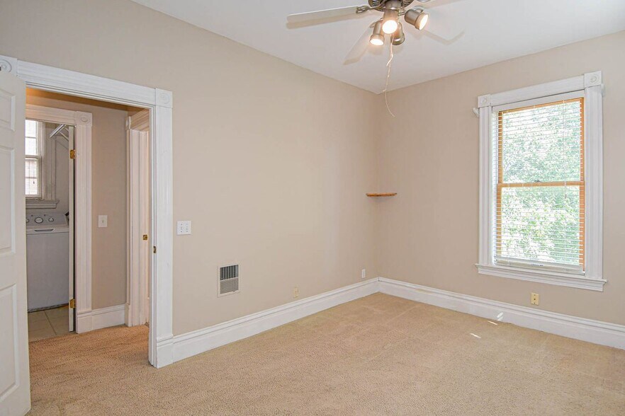 Building Photo - 2322 Virginia Ave