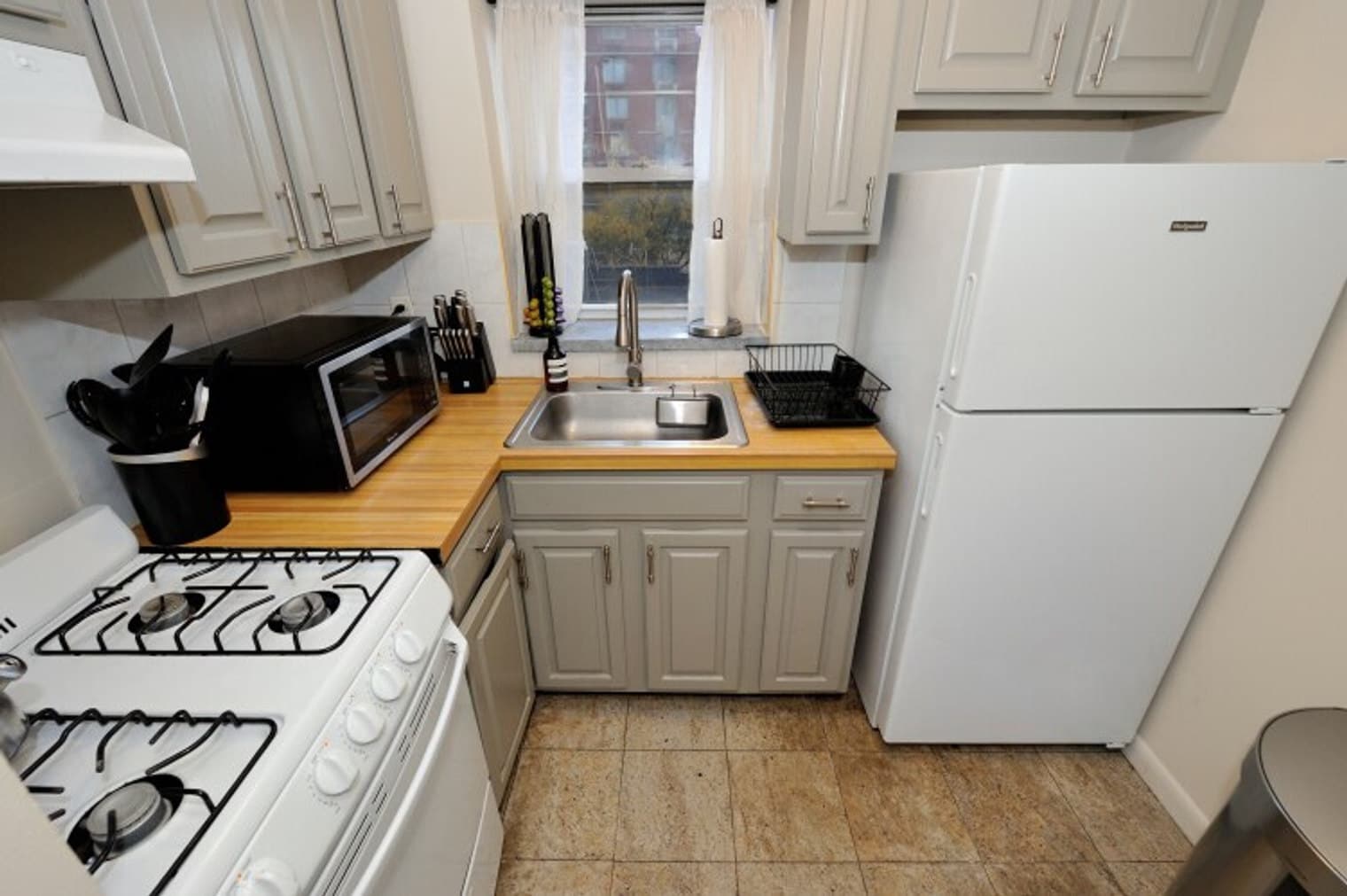 Building Photo - 348 W 38th St