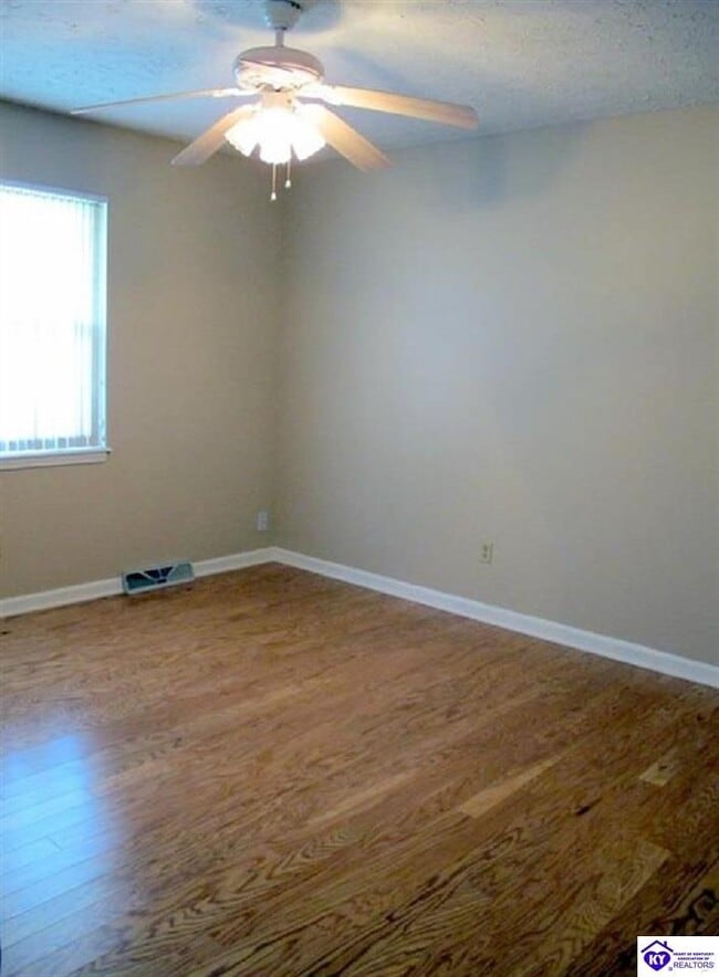 Building Photo - 927 Woods Hollow Dr