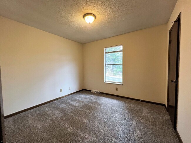 Building Photo - NEW RENTAL RATE...4 BEDROOM HOME IN FARRAGUT!!!