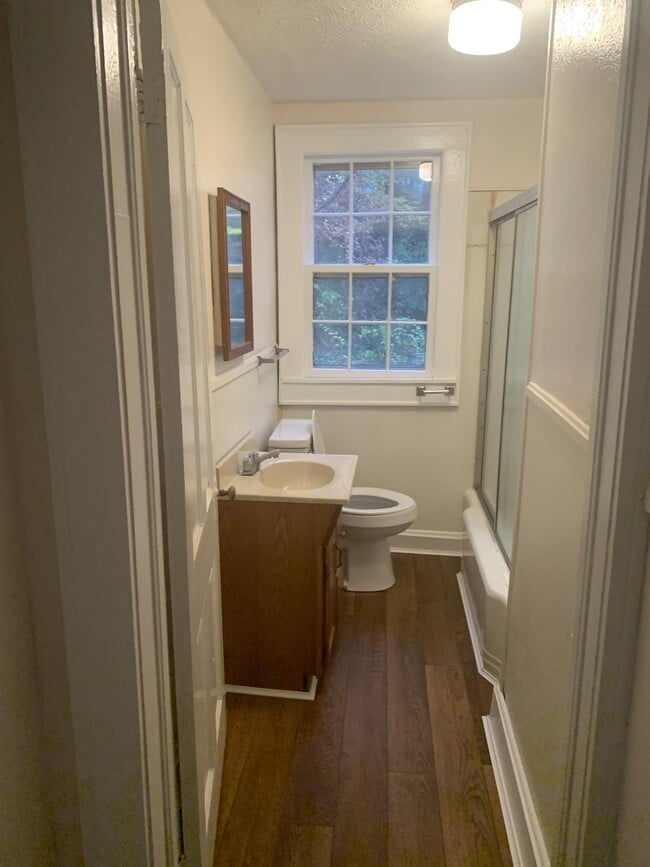 Building Photo - 39 Shady Oak Dr