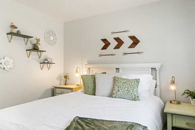 Building Photo - 3413 W Sunset Ave