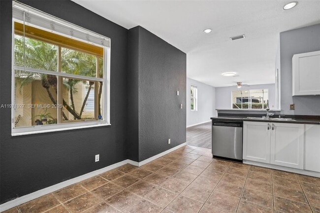 Building Photo - 2167 Hacienda Terrace