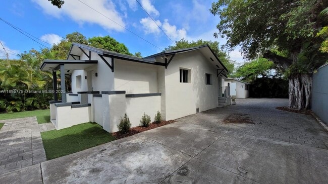 Building Photo - 228 NW 35th St