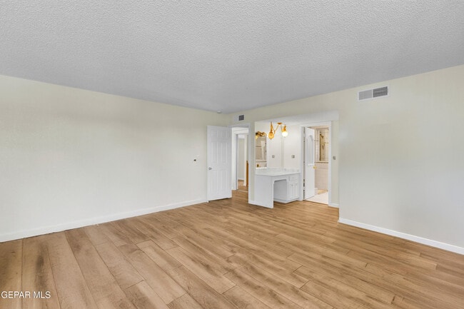 Building Photo - 2153 Trawood Dr