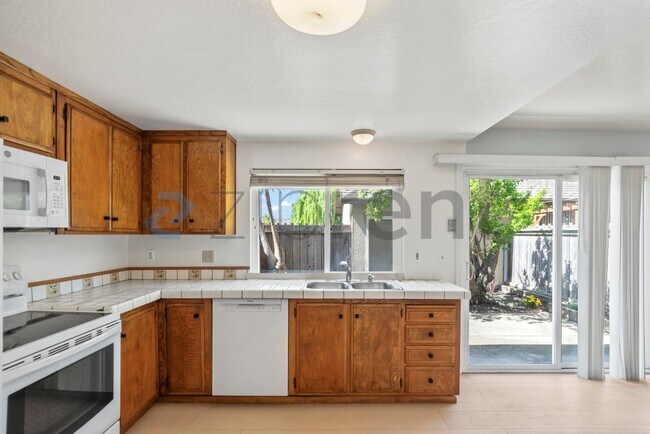 Building Photo - 1030 Gull Ave