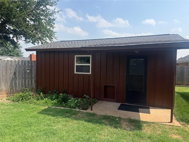 Building Photo - 1018 Claremont Dr