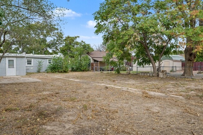 Building Photo - 1512 E 18th St