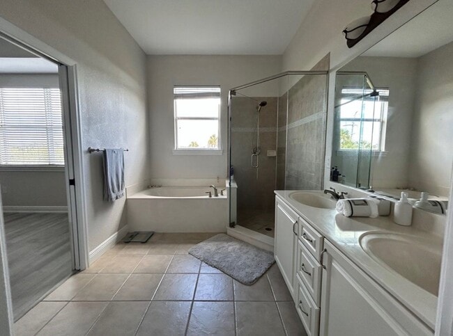 Building Photo - 16050 Via Solera Cir