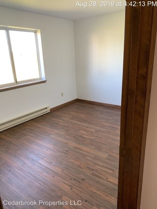 Building Photo - 2 br, 1 bath Apartment - 425 6th Ave S