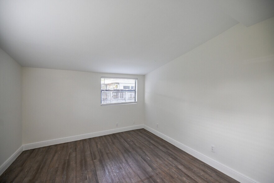 Building Photo - 2507 N 66th Ave