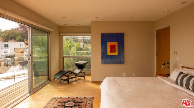 Building Photo - 2158 Sunset Plaza Dr