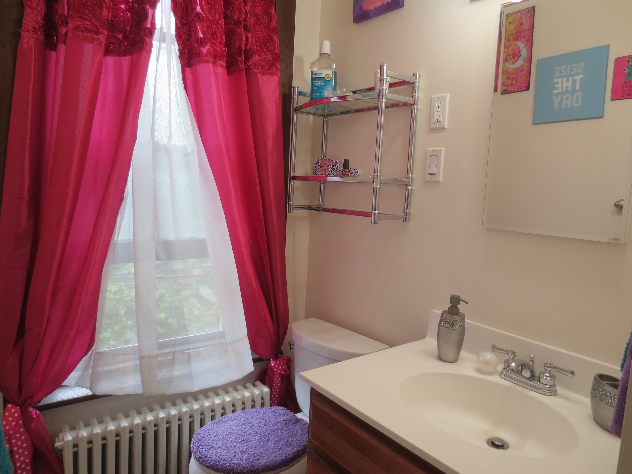 2nd Floor Bathroom - 206 Lancaster St