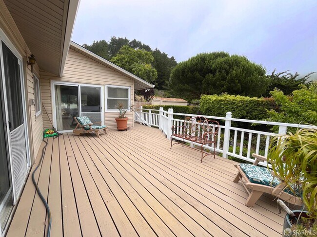 Building Photo - 1032 Everglades Dr