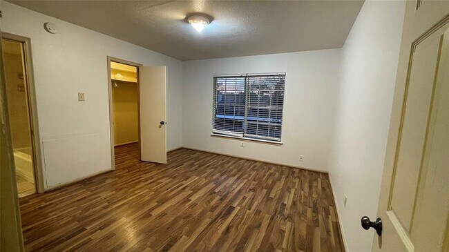 Building Photo - 7600 Burgoyne Dr.