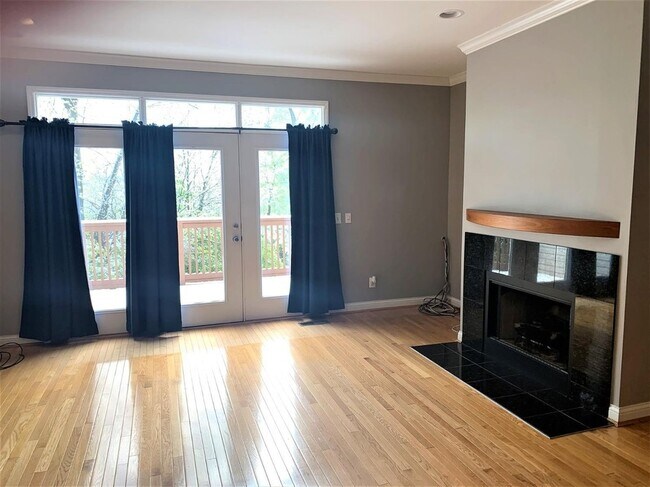 Building Photo - 2550 Cleinview Ave