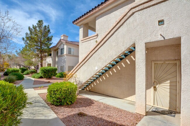 Building Photo - UPGRADED 2 BEDROOM CONDO!