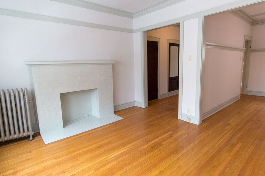 Building Photo - 1355 W Winona St