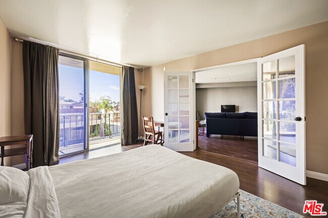 Building Photo - 2260 N Cahuenga Blvd
