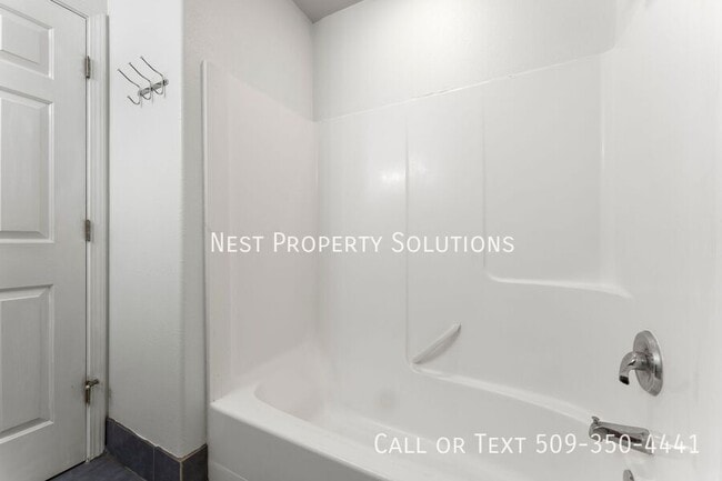 Building Photo - 1038 S Skyline Dr