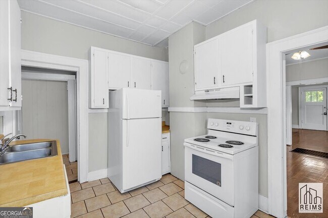 Building Photo - 1926 Howard Ave