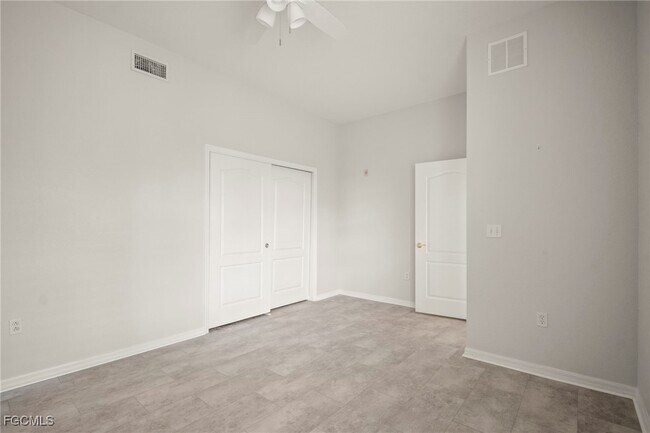 Building Photo - 9220 Belleza Way