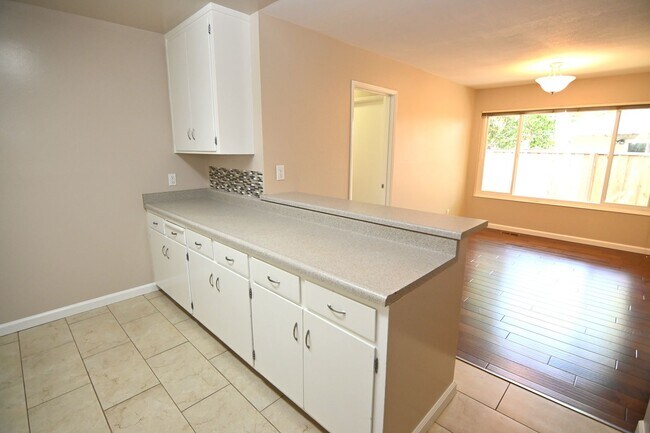 Building Photo - 1651 Cassiar Dr