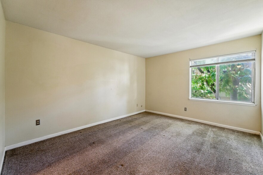 Building Photo - 303 Tradewinds Dr