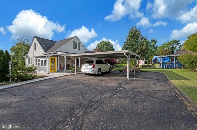 Building Photo - 1001 Clearview Ave