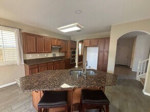 Building Photo - Beautiful 4 Bedroom Home Near Island Water...