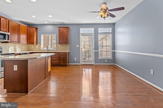 Building Photo - 5061 Cameo Terrace