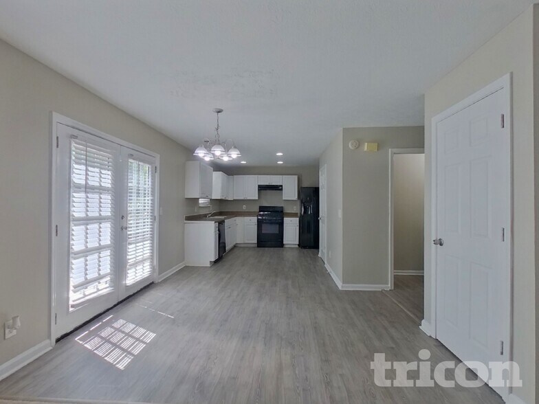 Building Photo - 1030 Riverclift Dr