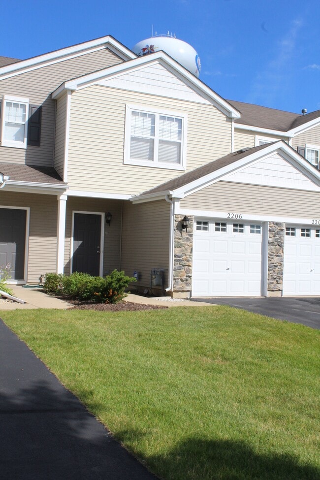 Building Photo - 2206 Flagstone Ln
