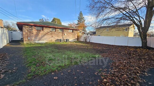 Building Photo - 1222 E Baldwin Ave